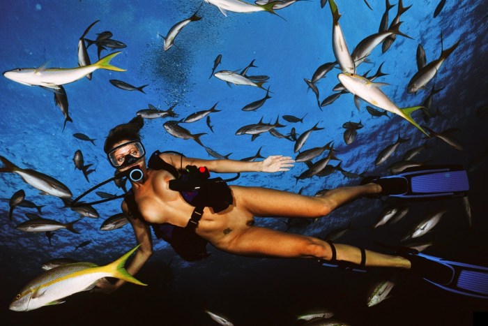 Submarine swimming naked