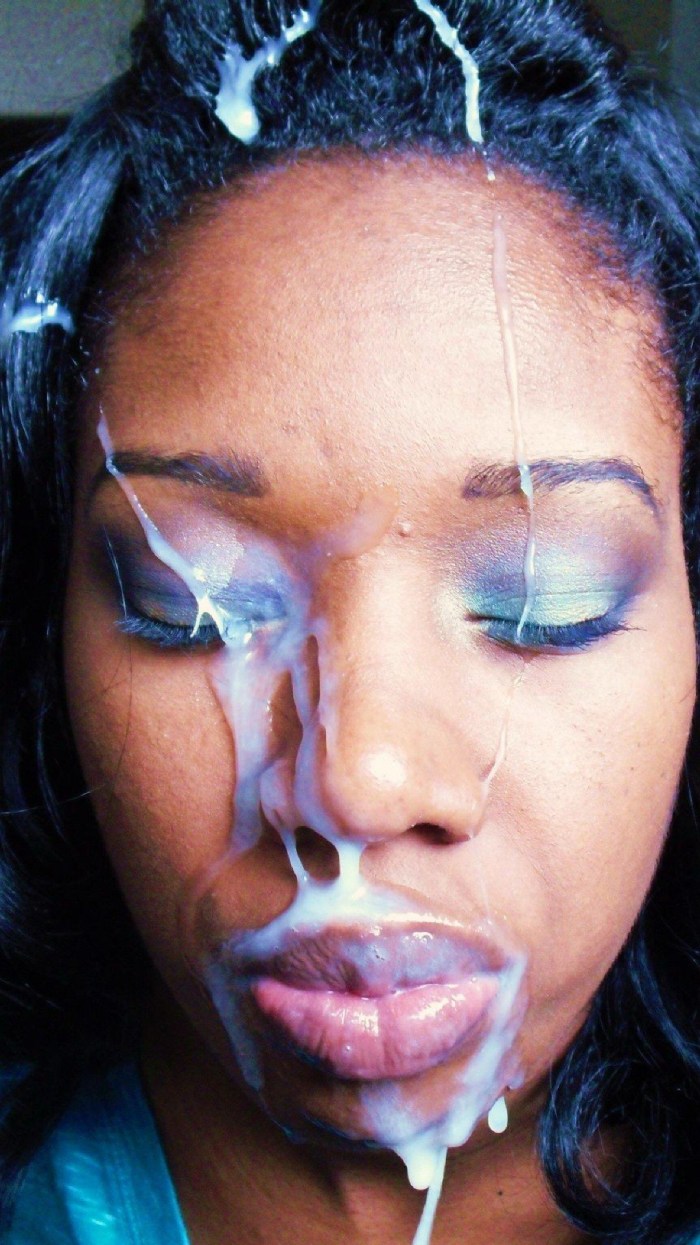Silicone lips in Konch