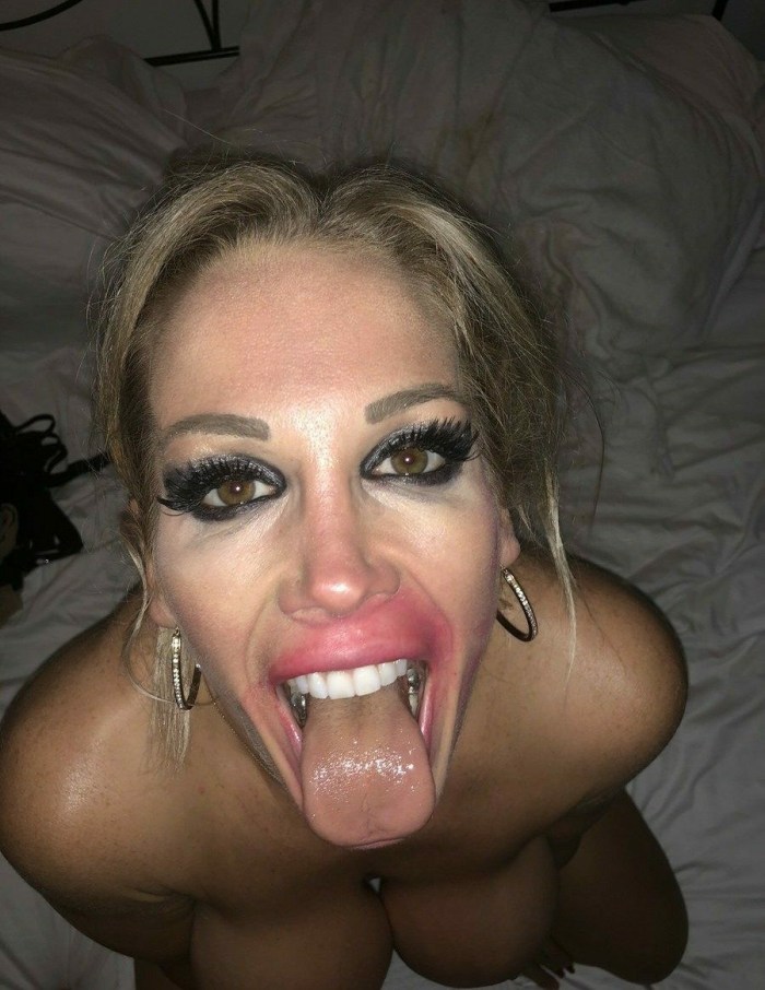 Silicone lips Cumshot Selfie