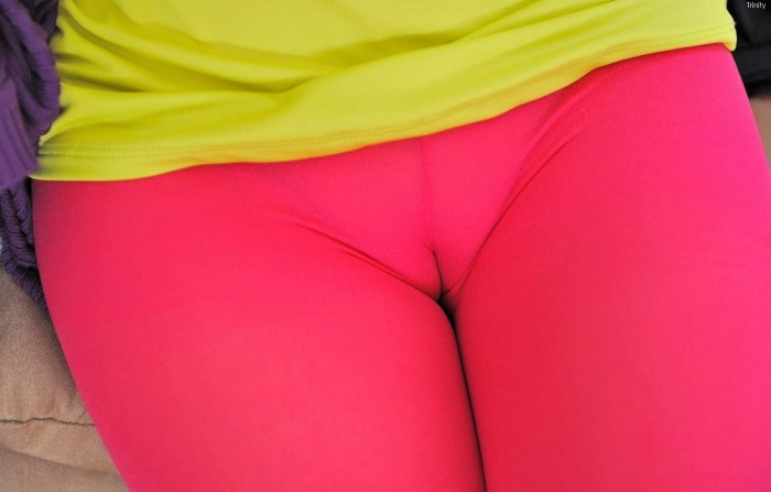 Girls in leggings without panties