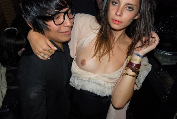 The girl accidentally showed her chest