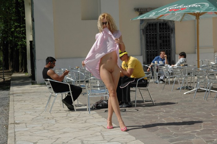 Girls in the heat without panties