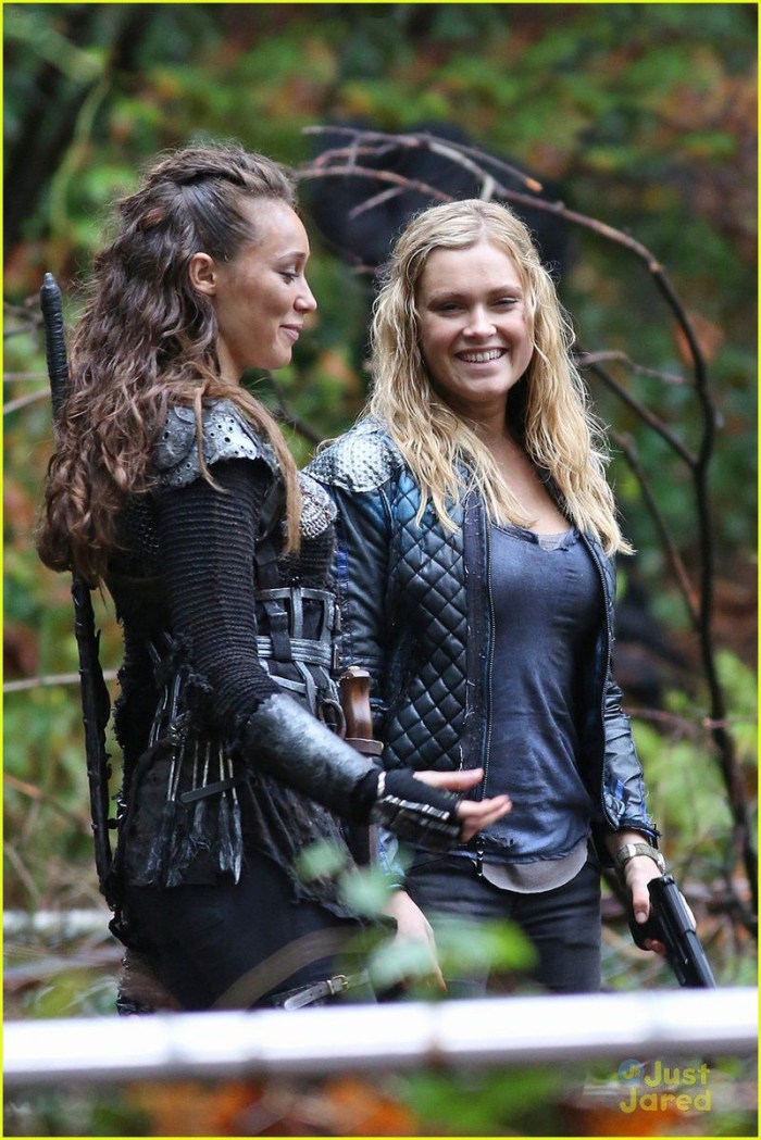 Alicia Debnam-Keri and Eliza Taylor