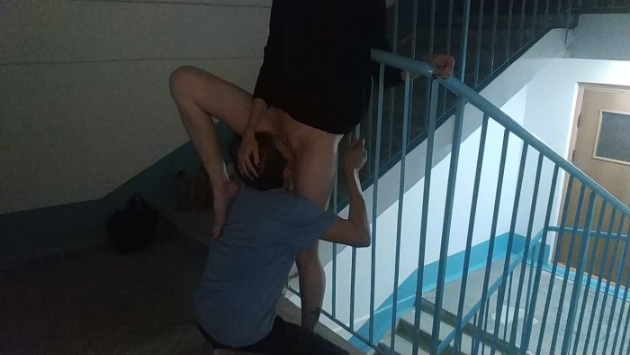 Licking pussy in the entrance