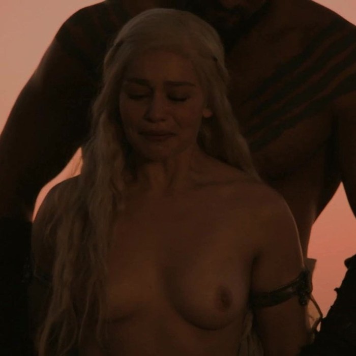 Emilia Clark Game of Thrones bedding
