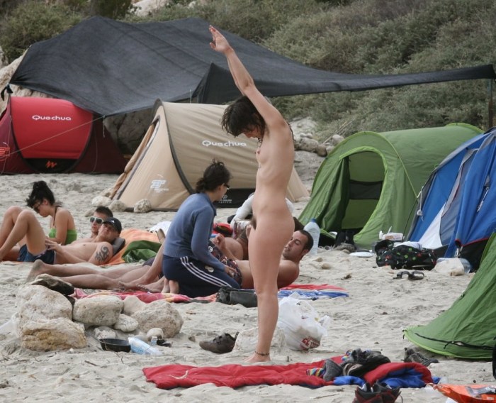 Naked tourism
